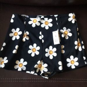 Daisy Shorts Size Large
